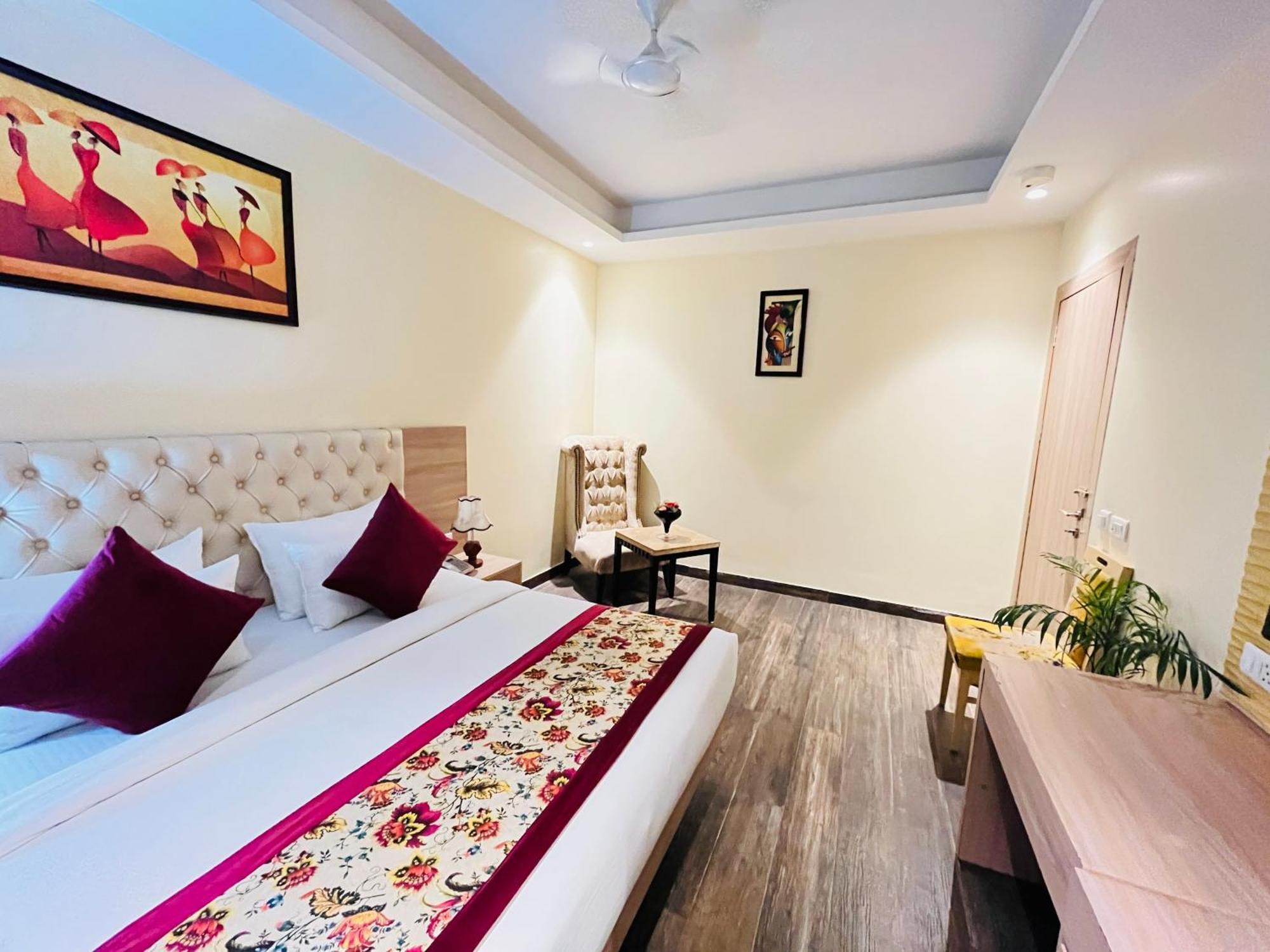 Banz Near Indira Gandhi Airport Delhi Hotel