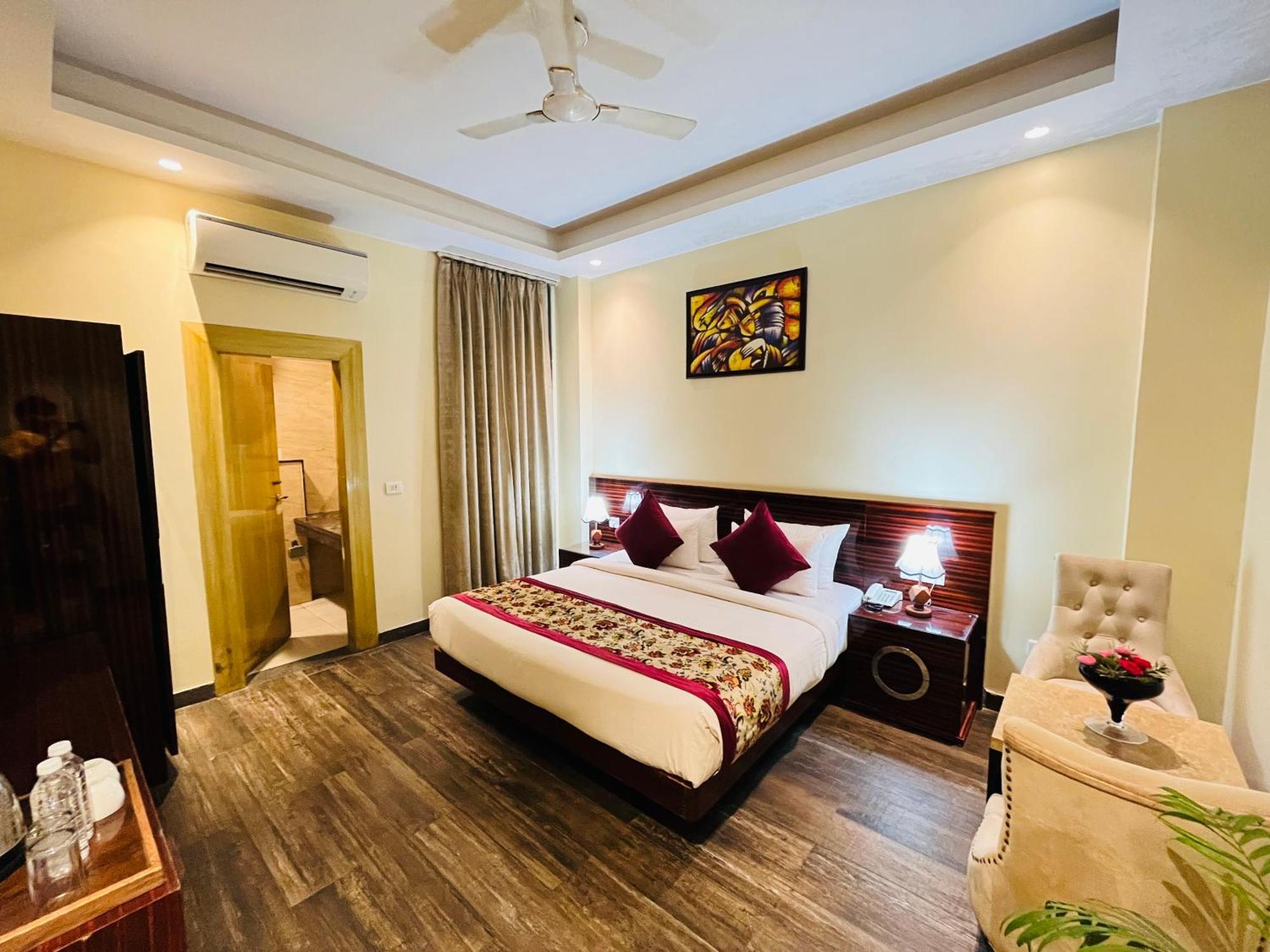 Banz Near Indira Gandhi Airport Delhi