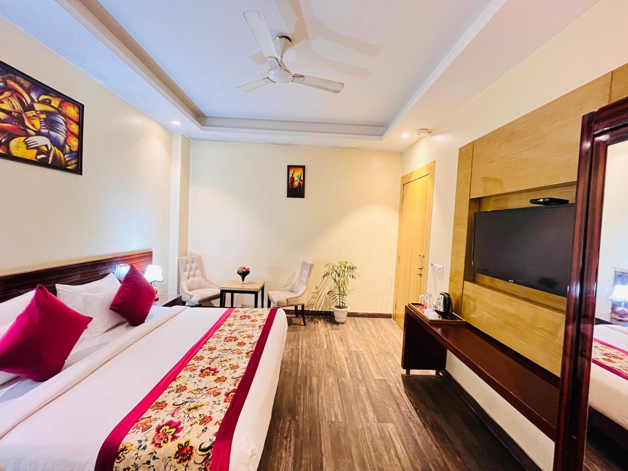 Banz Near Indira Gandhi Airport Delhi Hotel