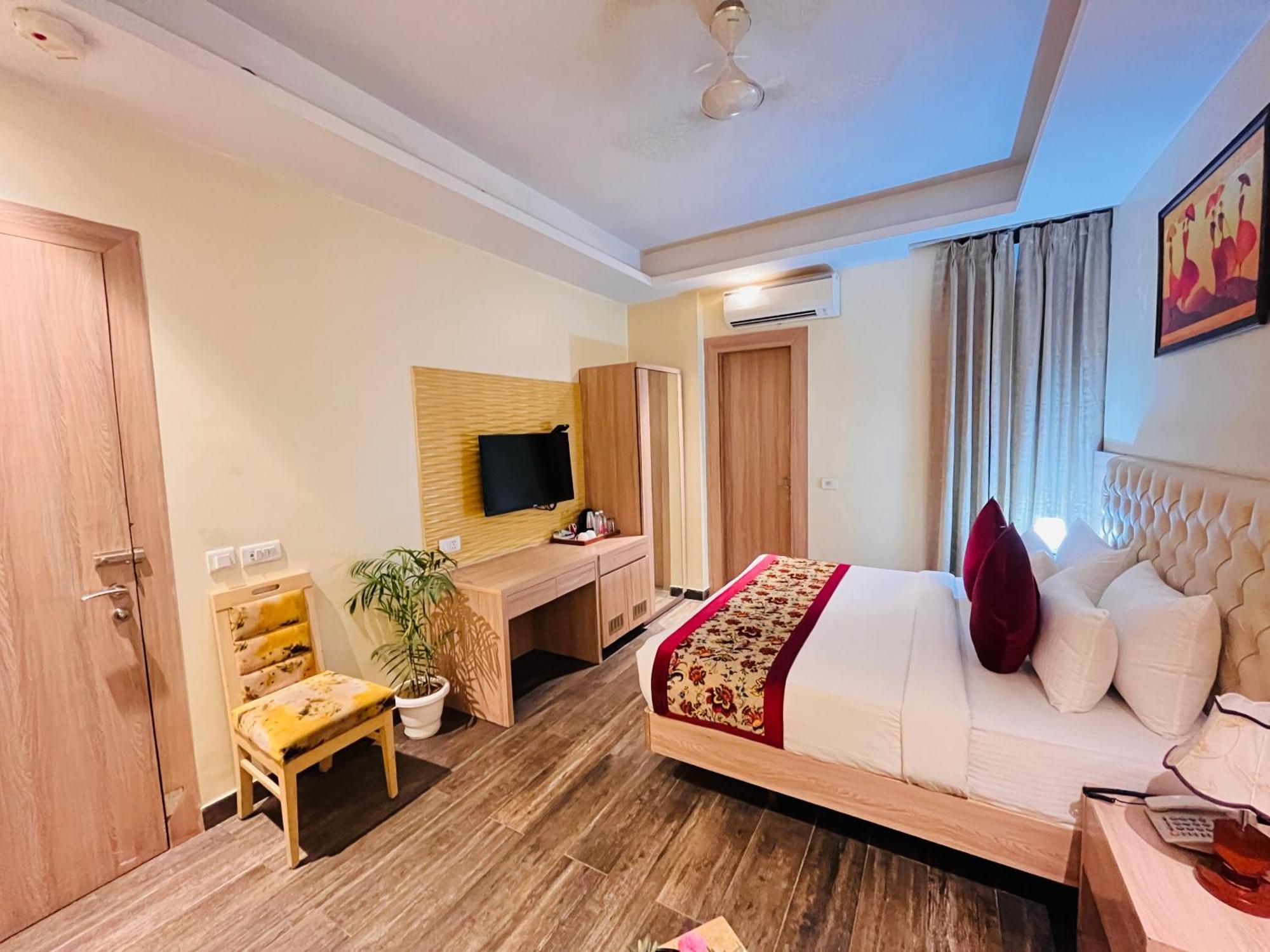 Banz Near Indira Gandhi Airport Delhi 4* New Delhi