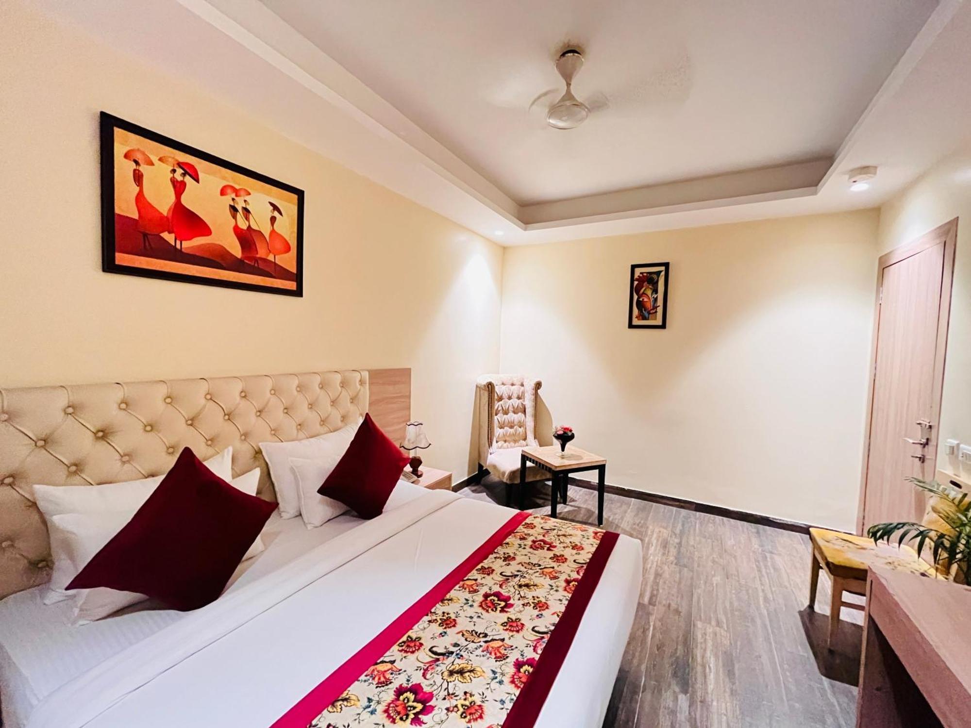 Hotel Banz Near Indira Gandhi Airport Delhi