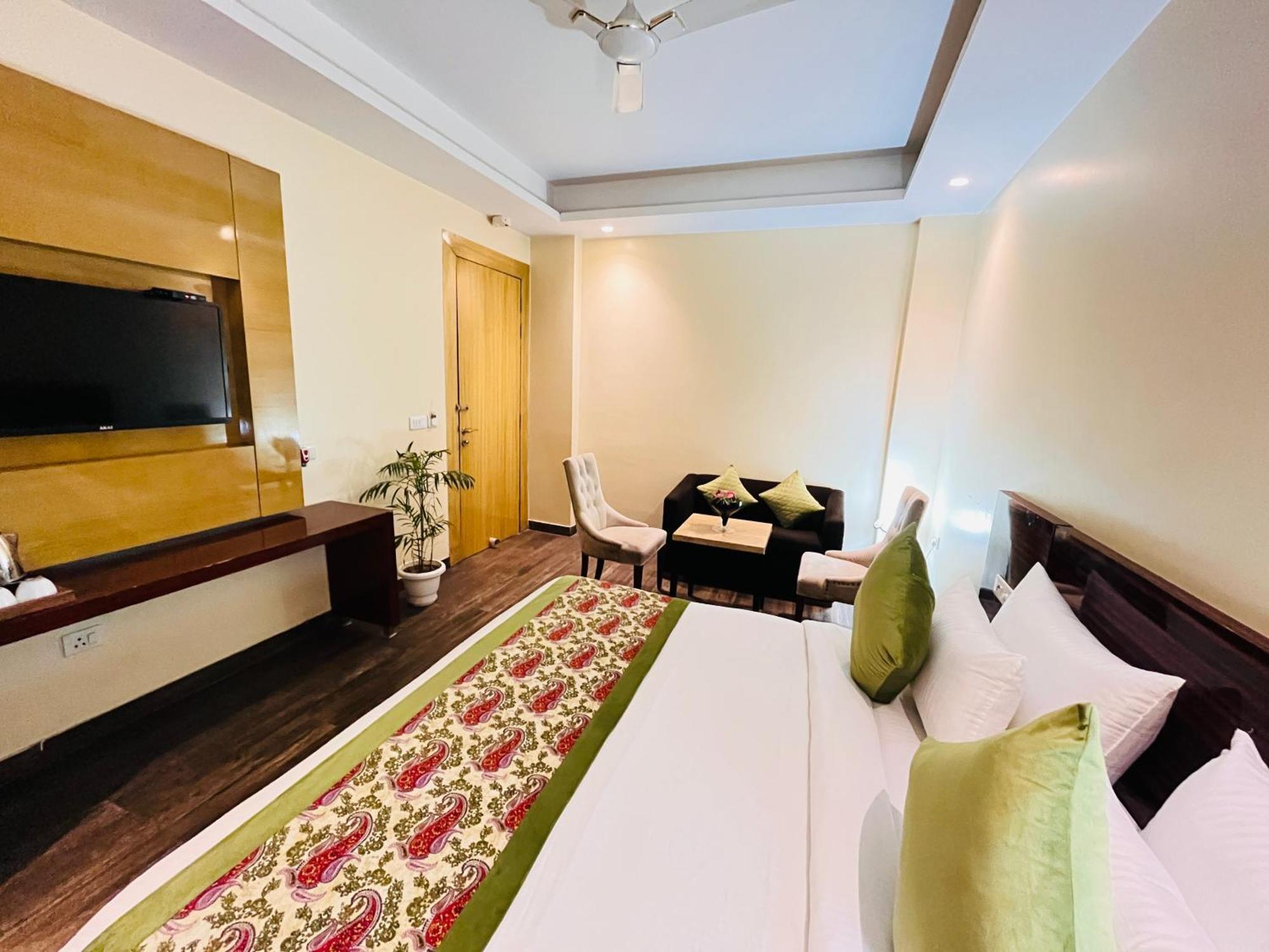 Banz Near Indira Gandhi Airport Delhi New Delhi