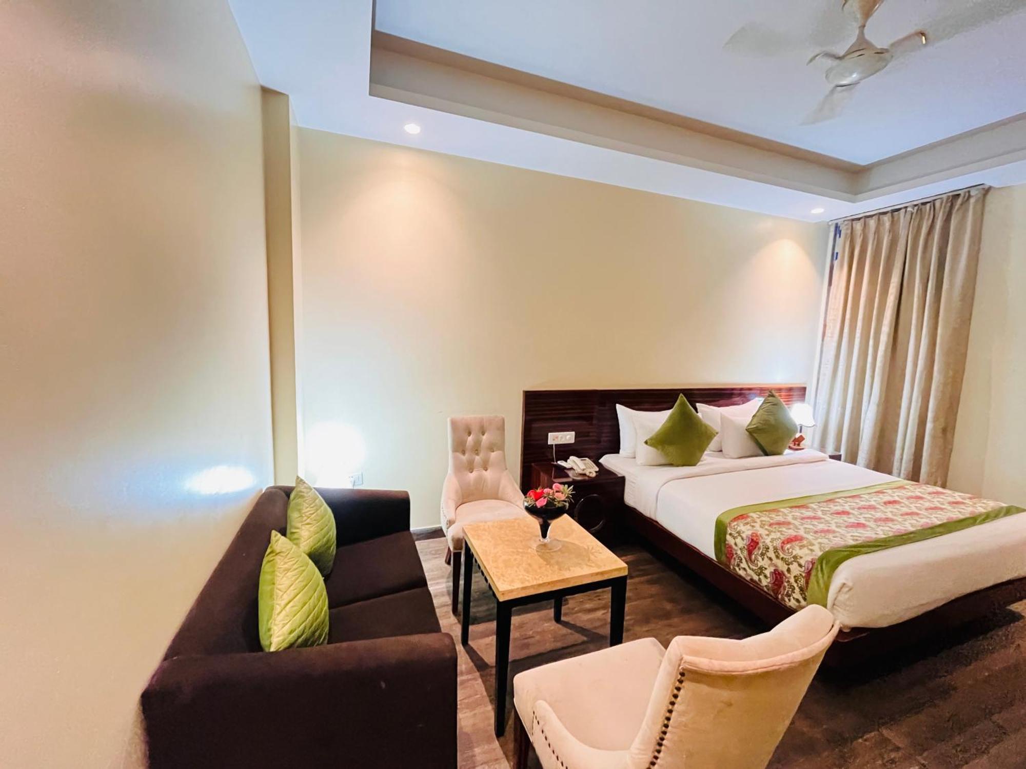 Banz Near Indira Gandhi Airport Delhi