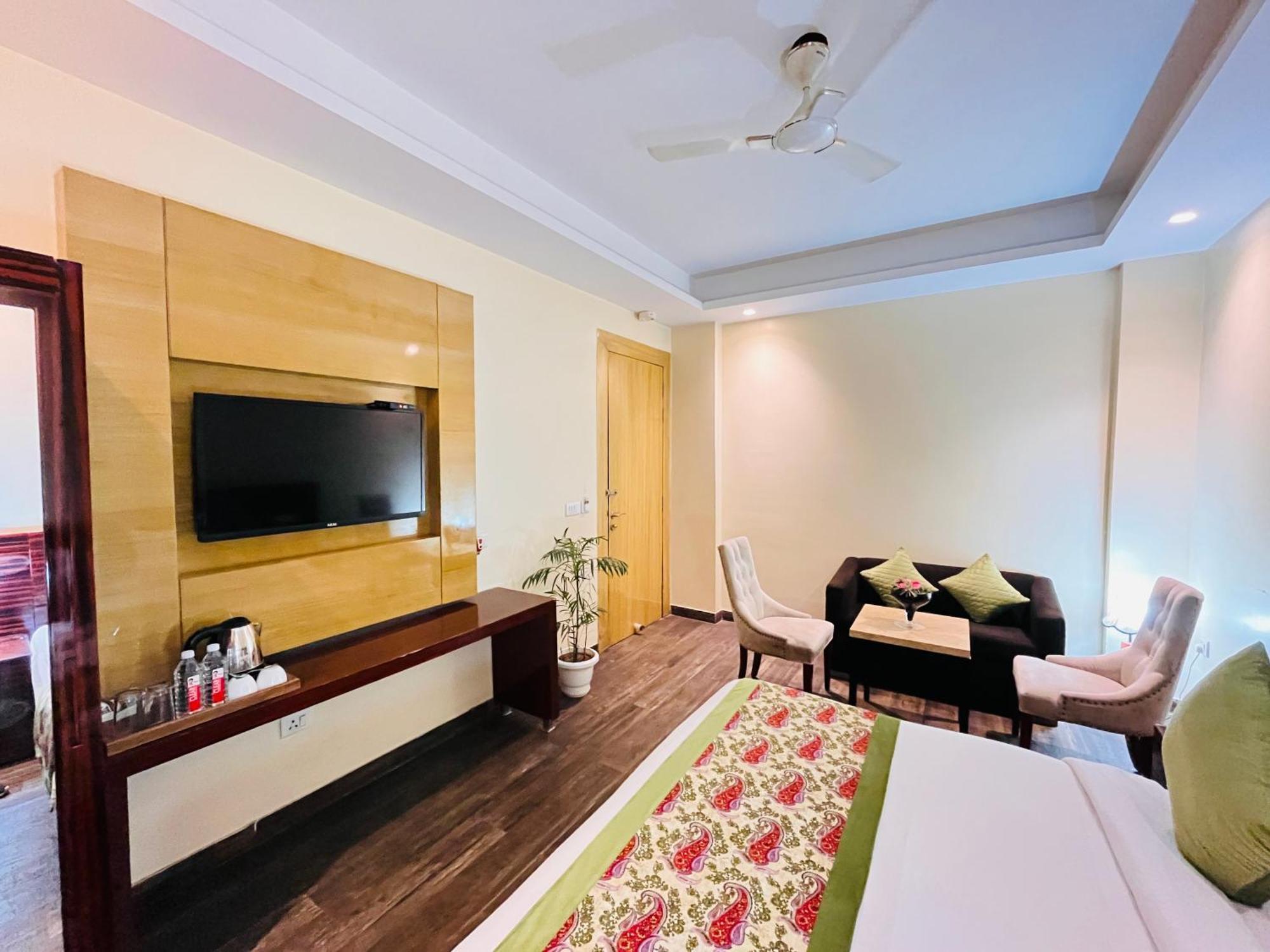 Hotel Banz Near Indira Gandhi Airport Delhi