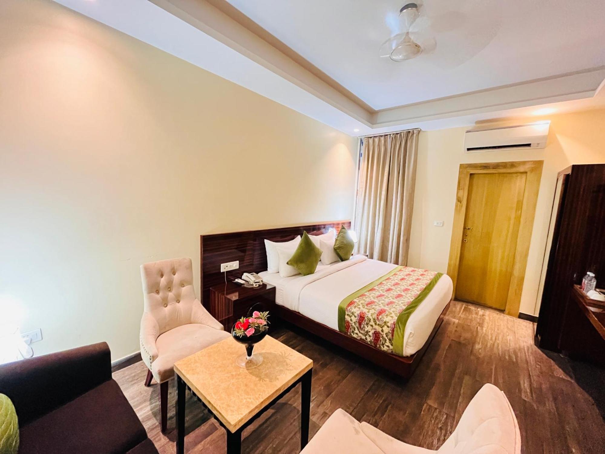 Banz Near Indira Gandhi Airport Delhi 4* New Delhi