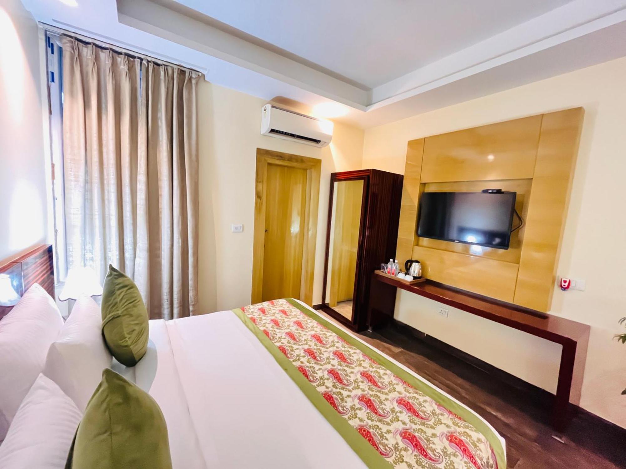 Banz Near Indira Gandhi Airport Delhi