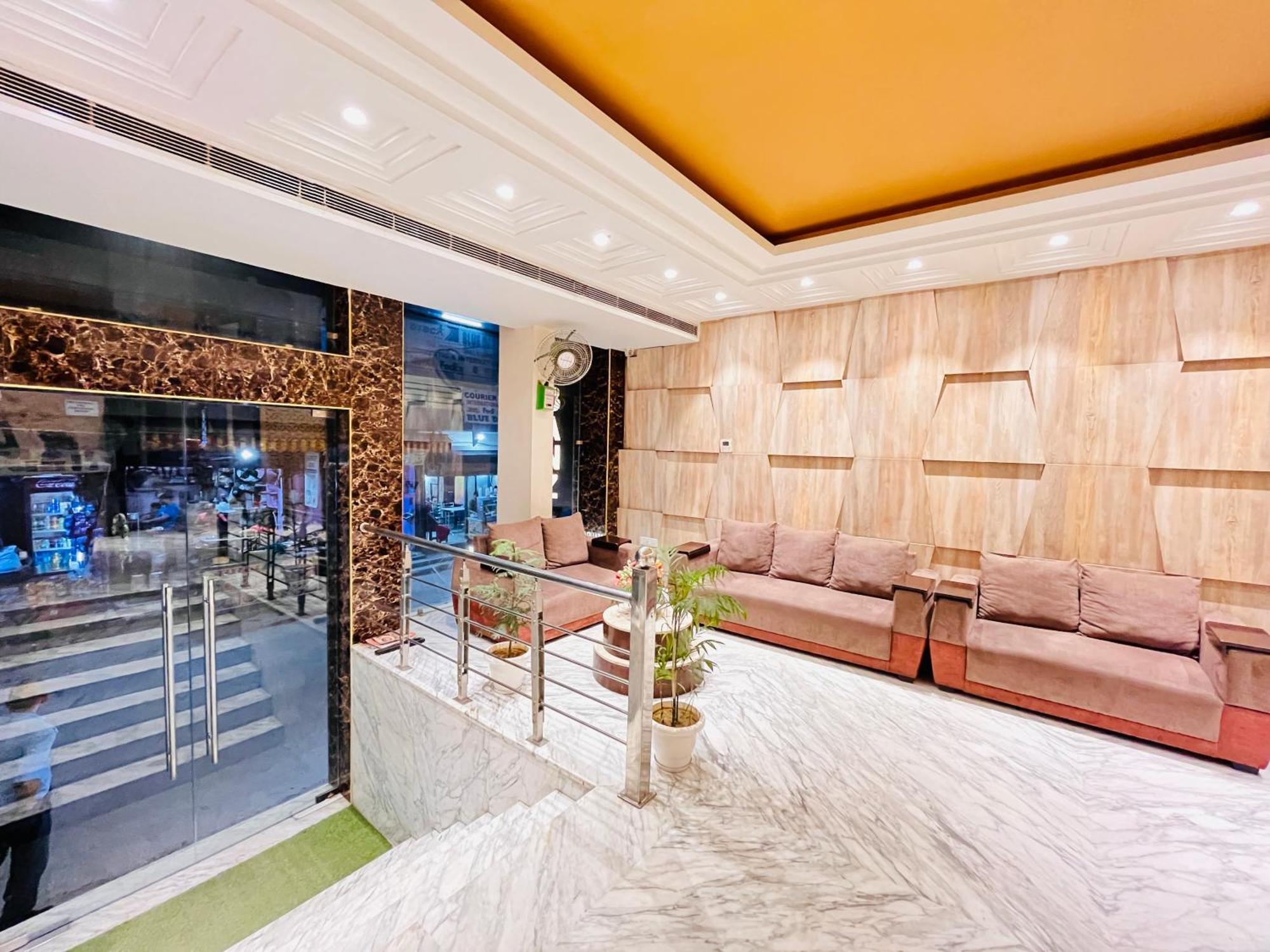 Banz Near Indira Gandhi Airport Delhi