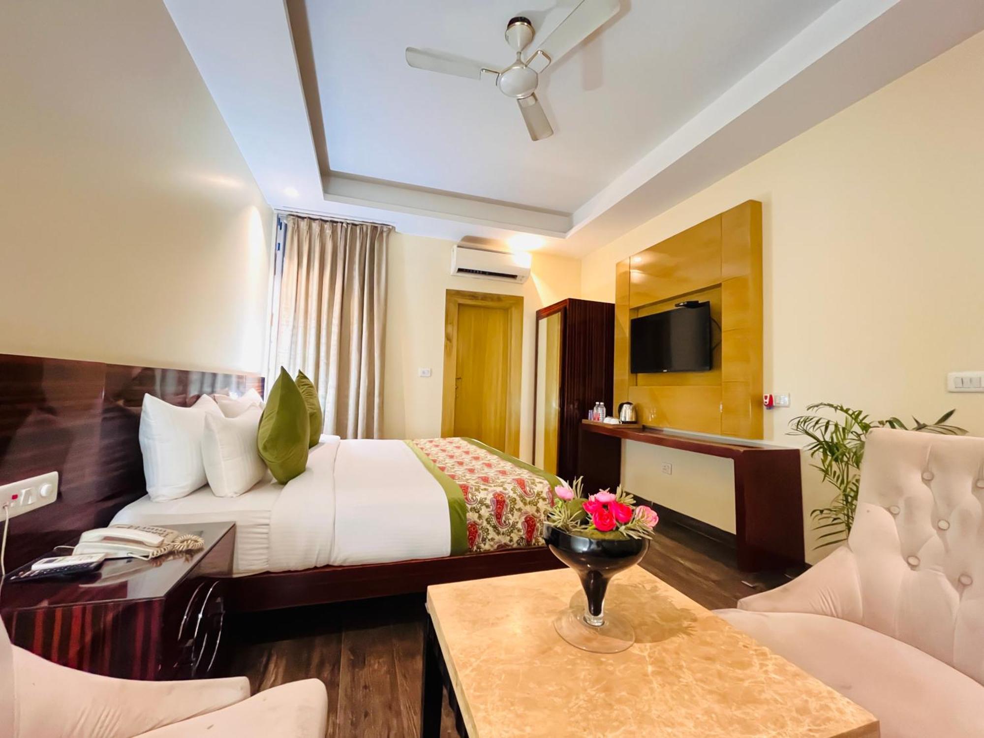 Banz Near Indira Gandhi Airport Delhi Hotel