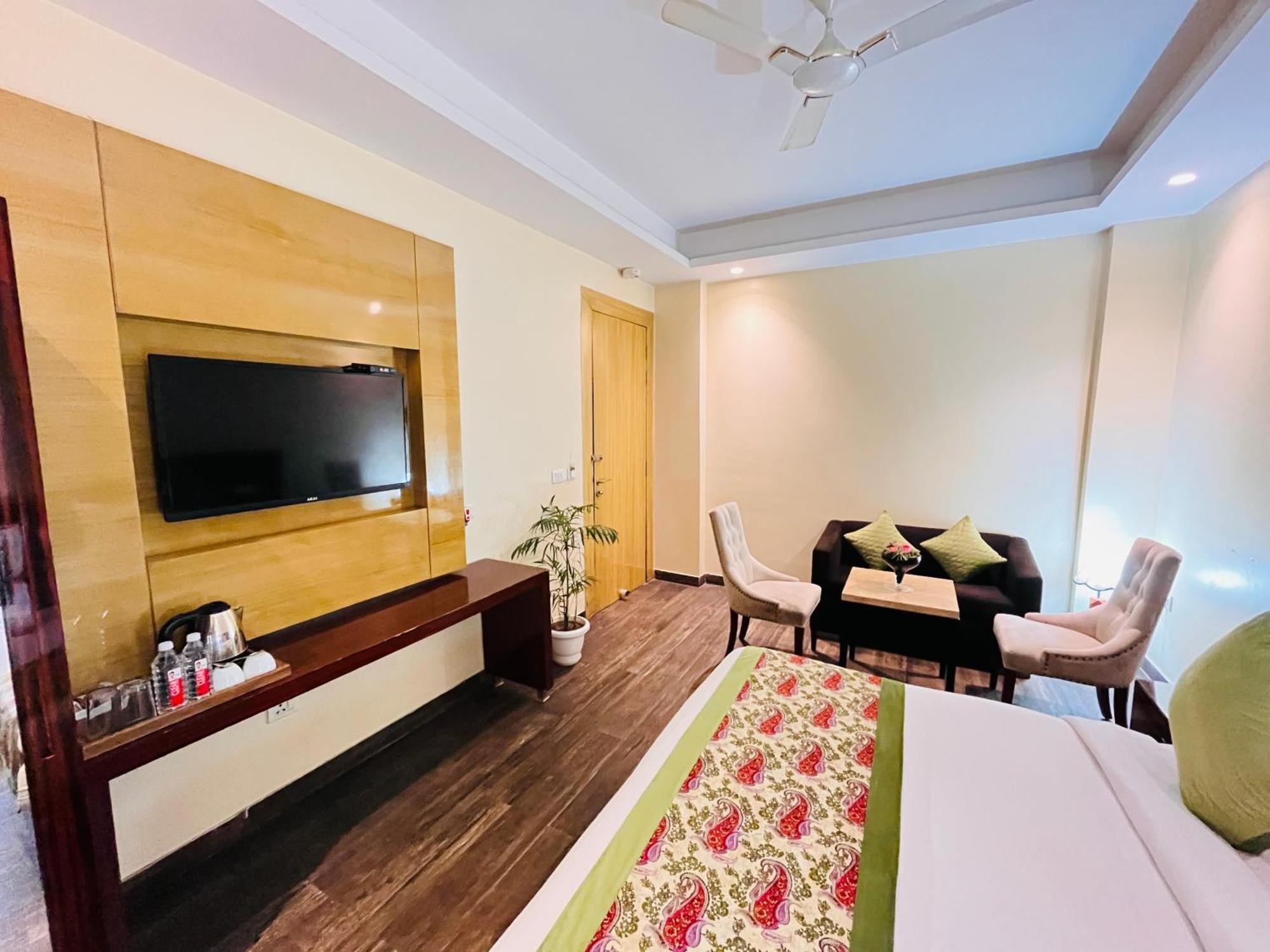Banz Near Indira Gandhi Airport Delhi Hotel 4*