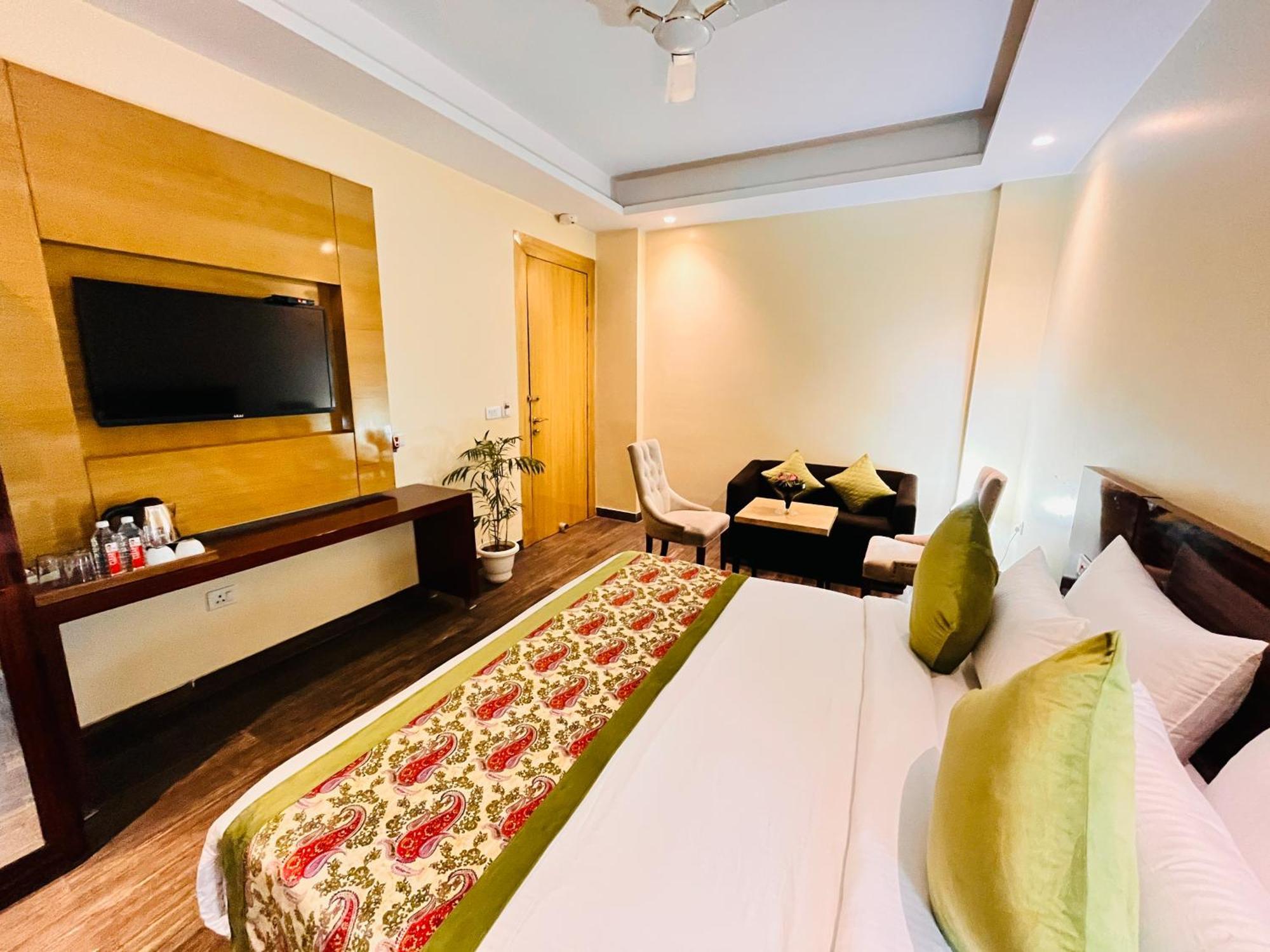 Hotel Banz Near Indira Gandhi Airport Delhi