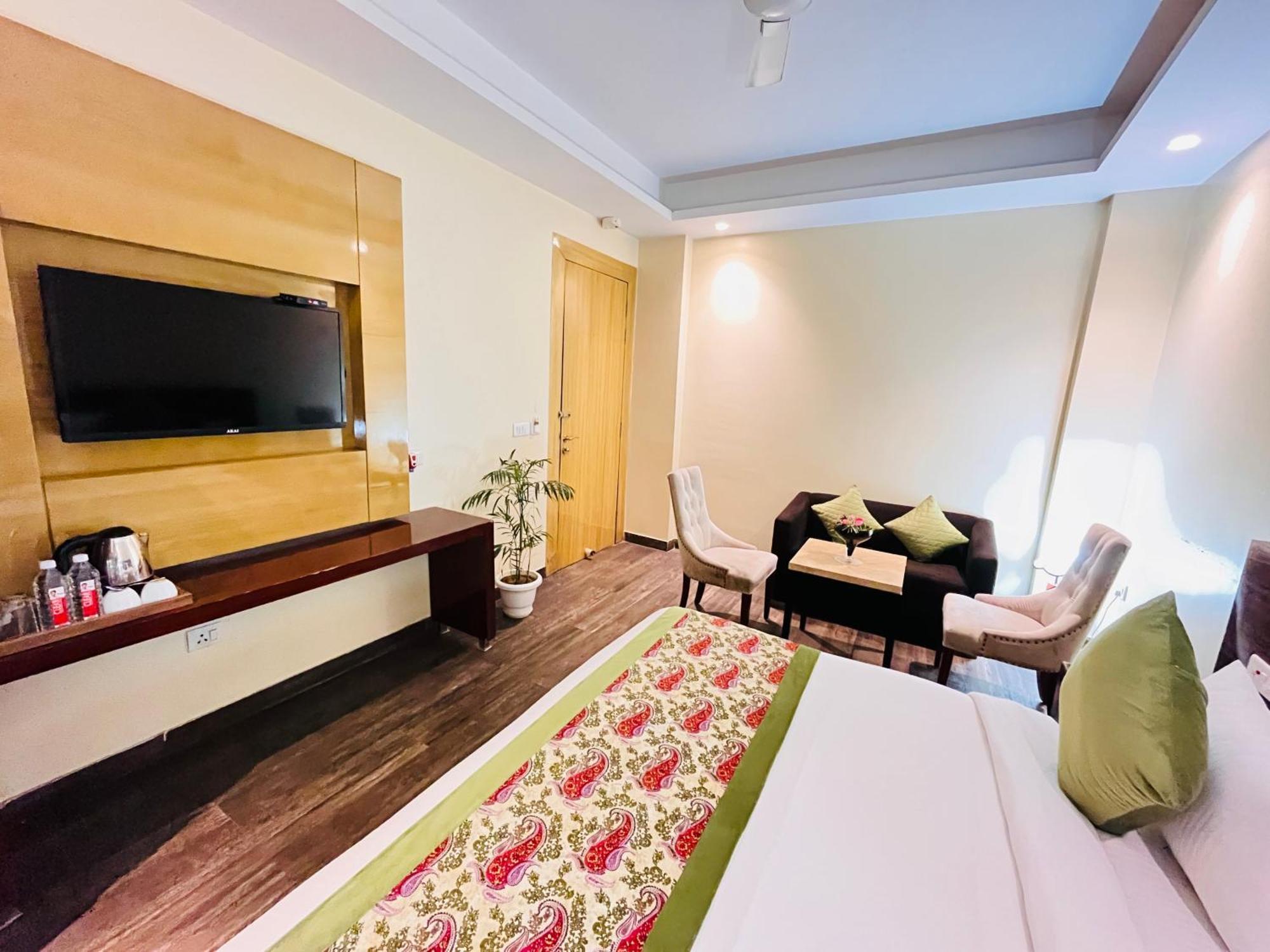 Banz Near Indira Gandhi Airport Delhi Hotel New Delhi