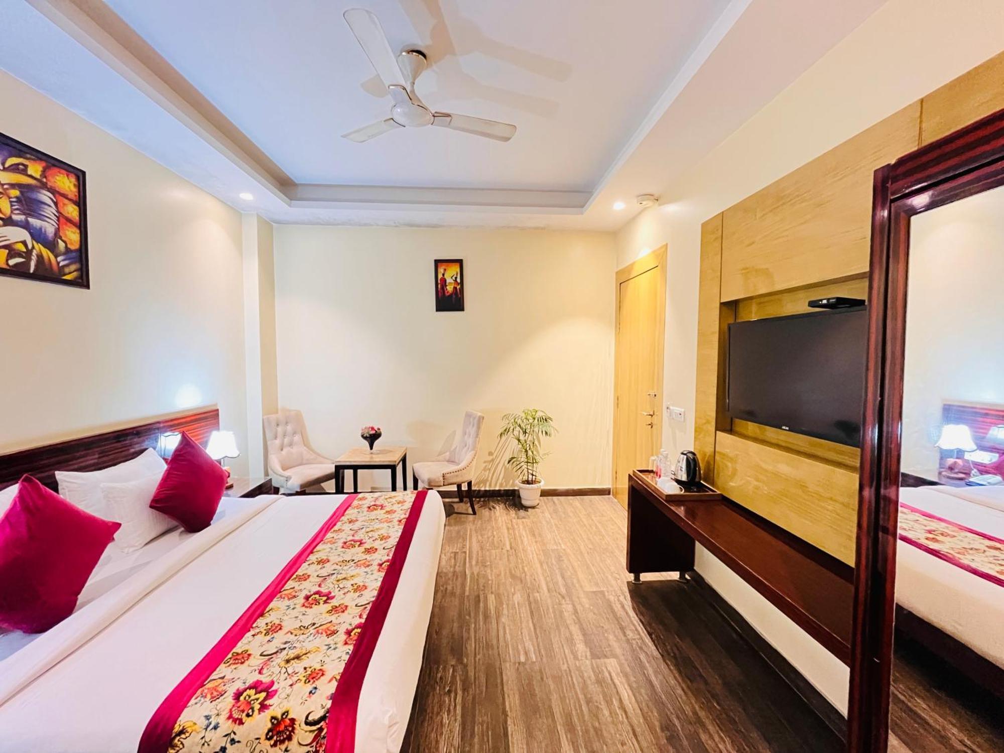 Banz Near Indira Gandhi Airport Delhi Hotel